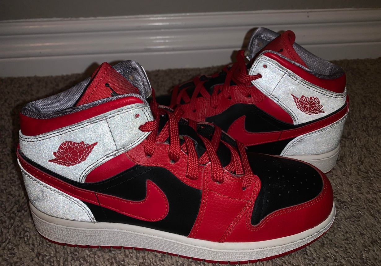 jordan 1 mid fire red cement