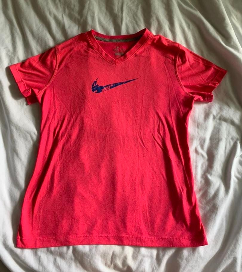 hot pink shirt nike