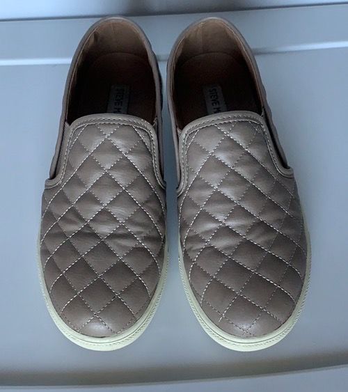 steve madden taupe slip ons