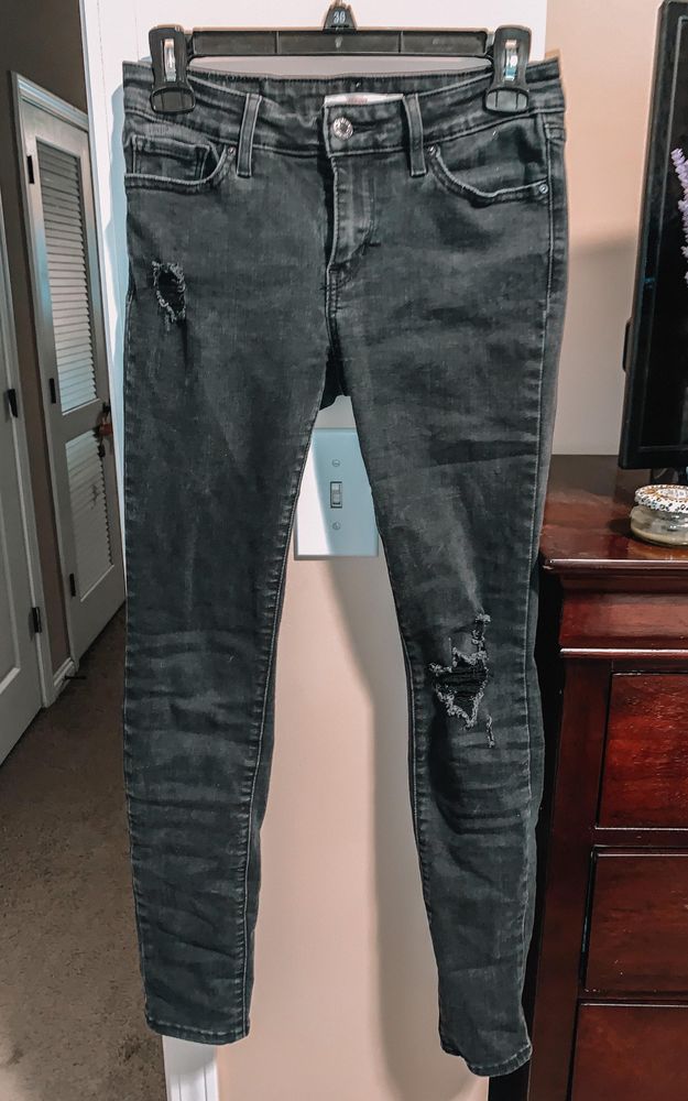 levis black distressed jeans