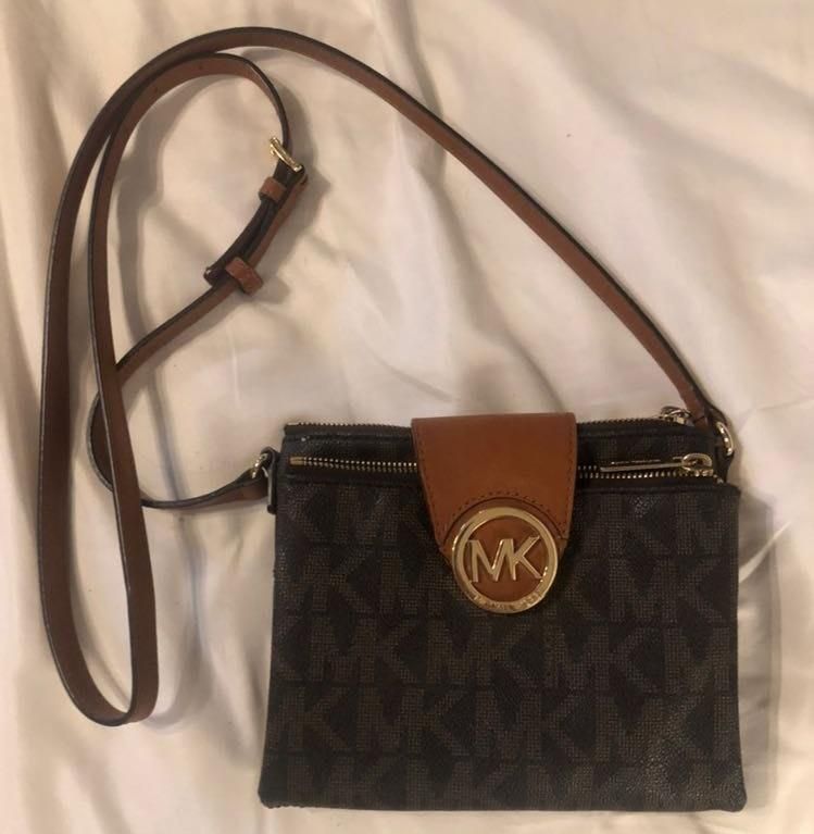 michael kors crossbody with built in wallet