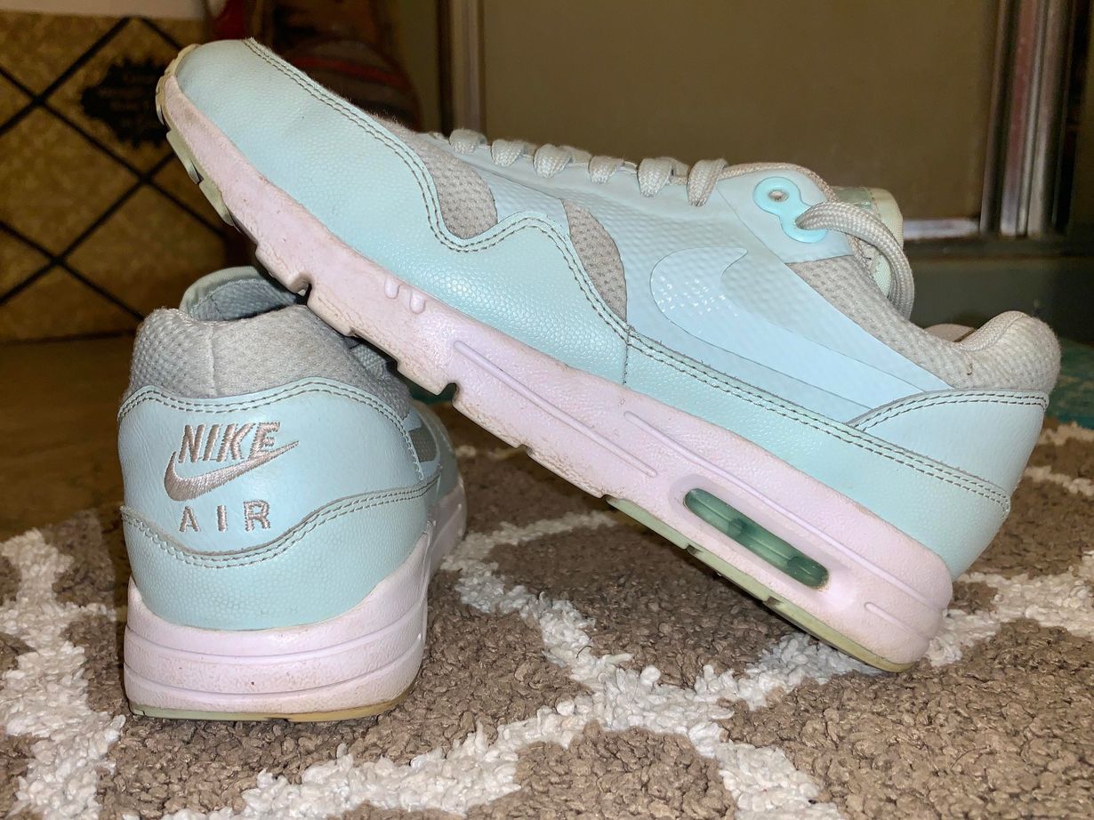 baby blue tennis shoes