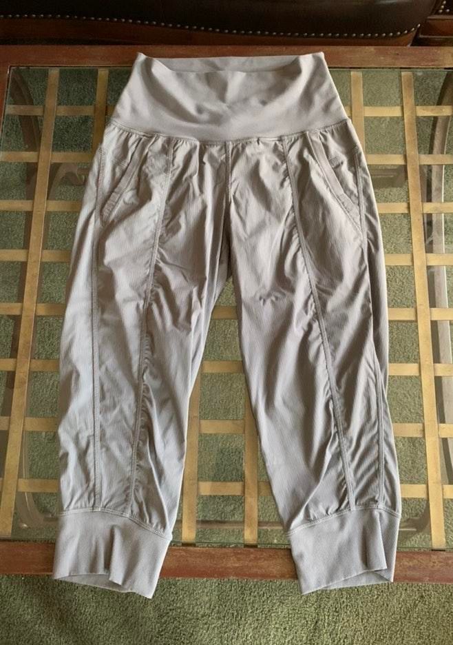 lululemon cropped joggers