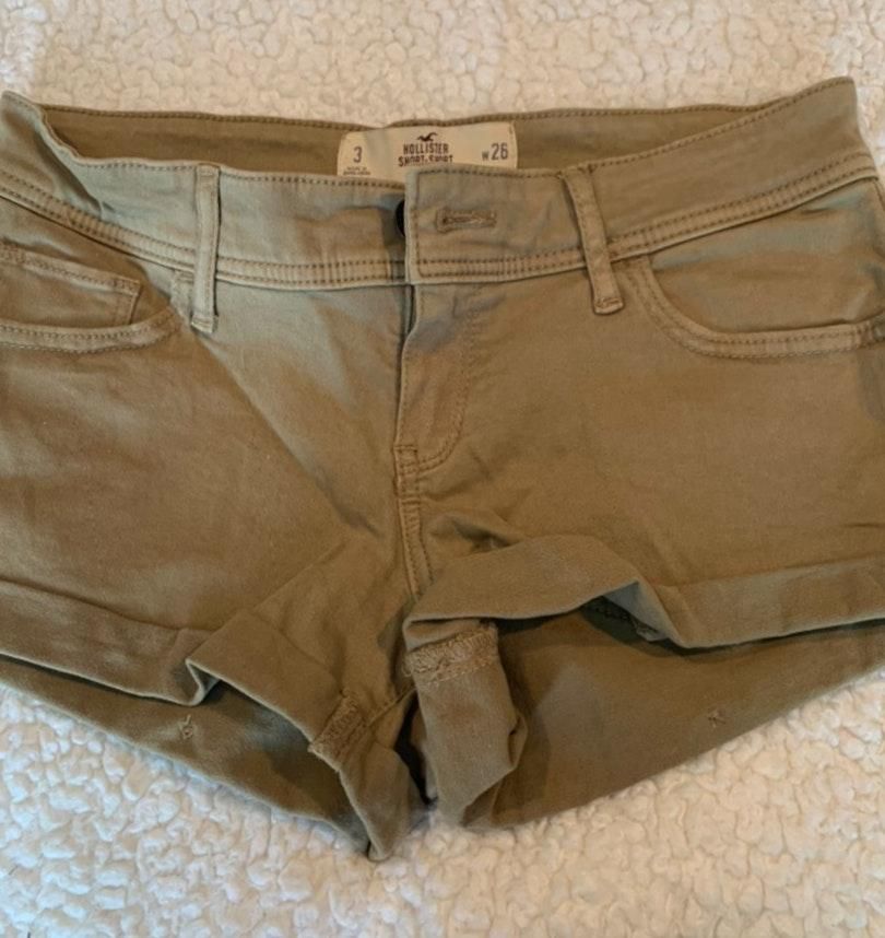 hollister khaki shorts women