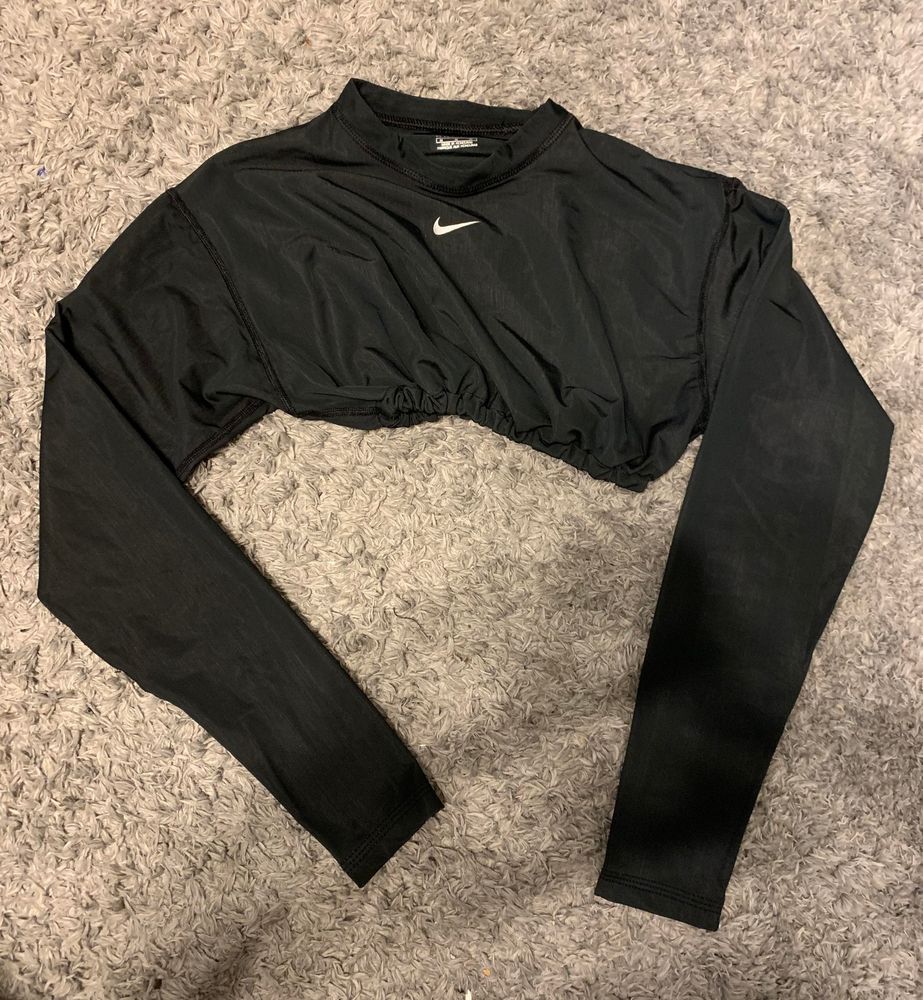 nike super crop top