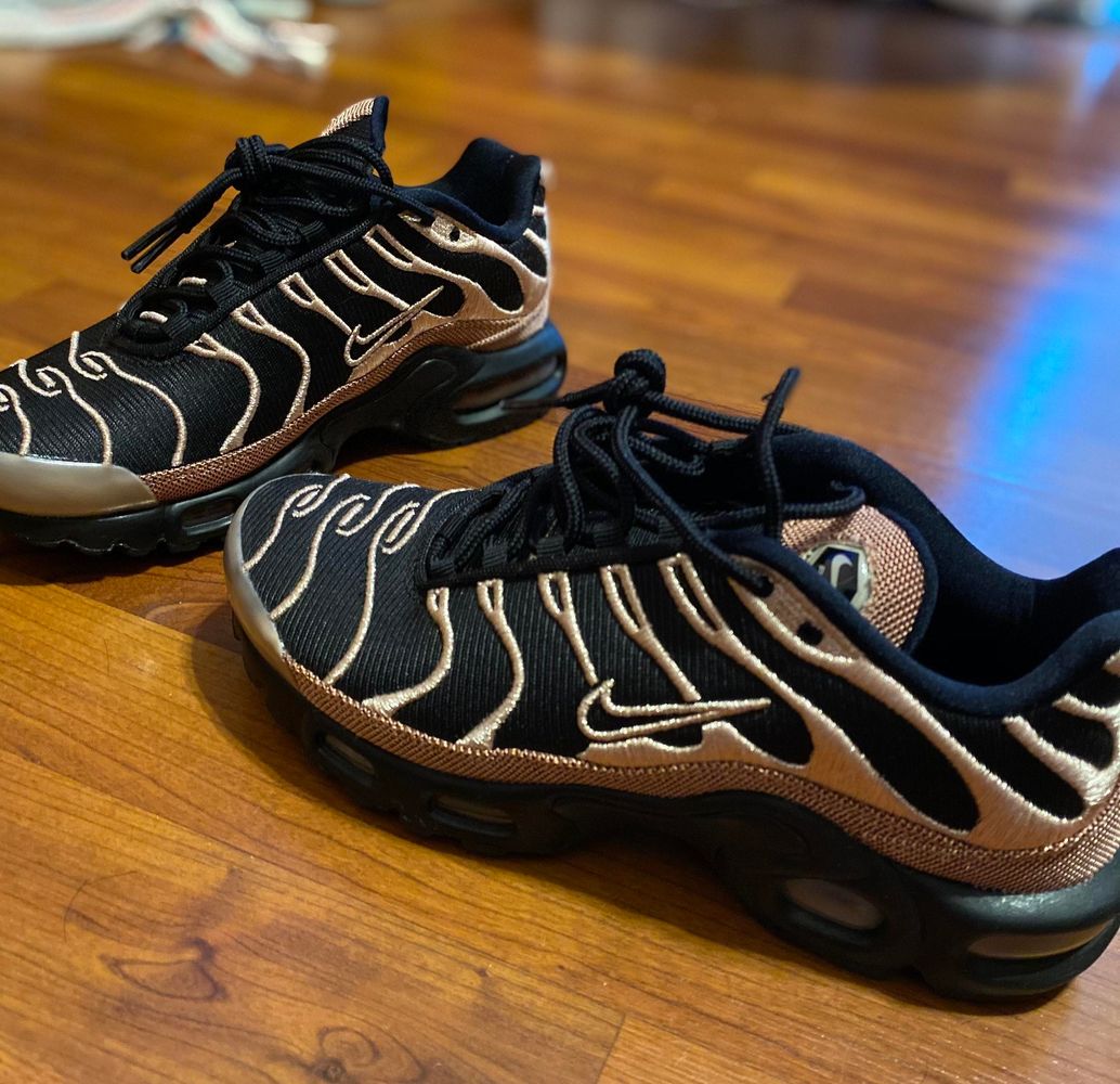 air max plus rose gold and black