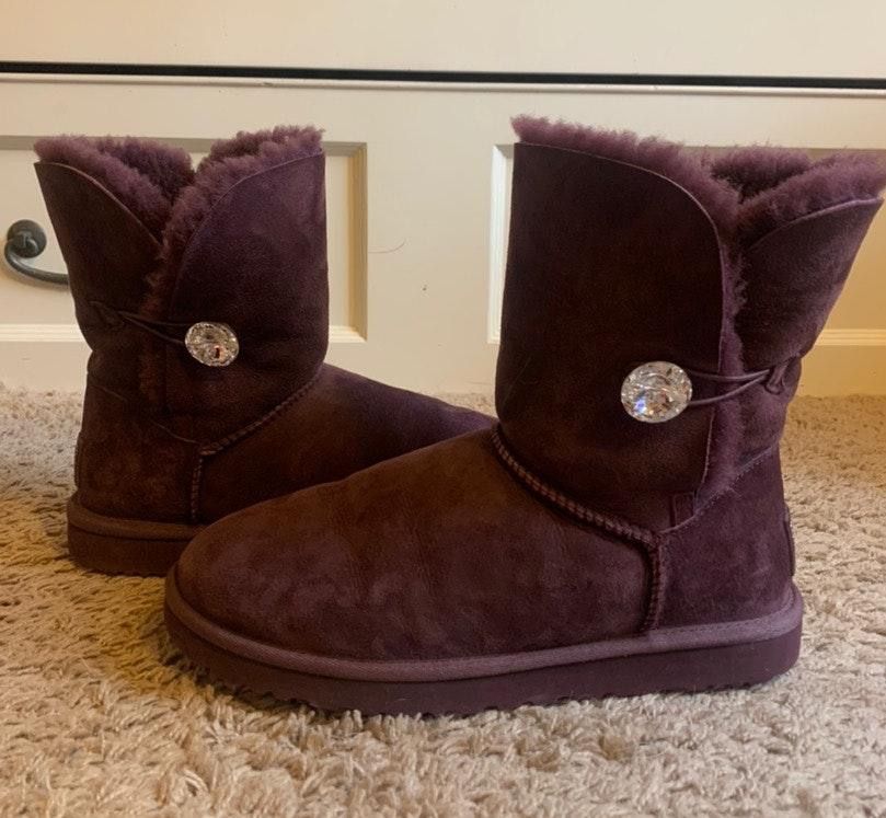 purple bailey button uggs