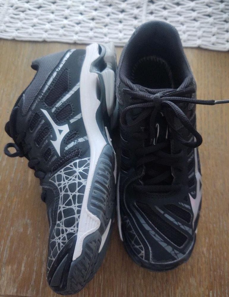 mizuno wave voltage volleyball shoes
