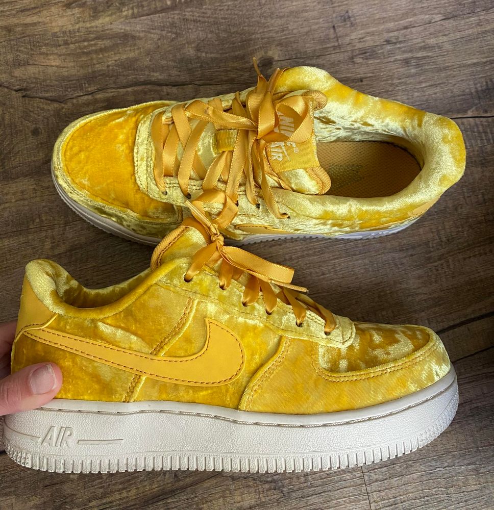 nike air force 1 yellow velvet