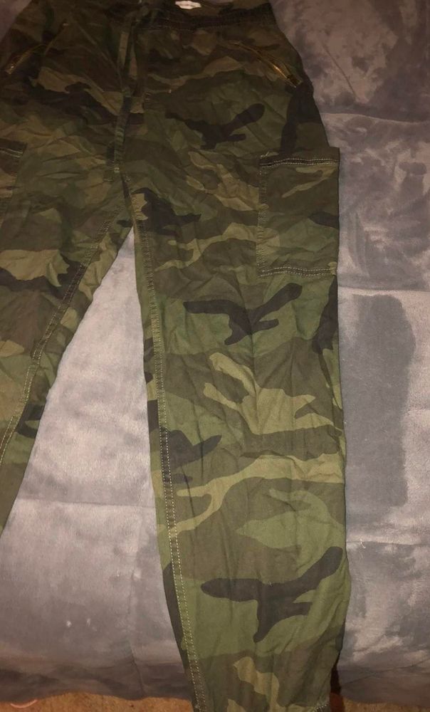 hollister camo joggers