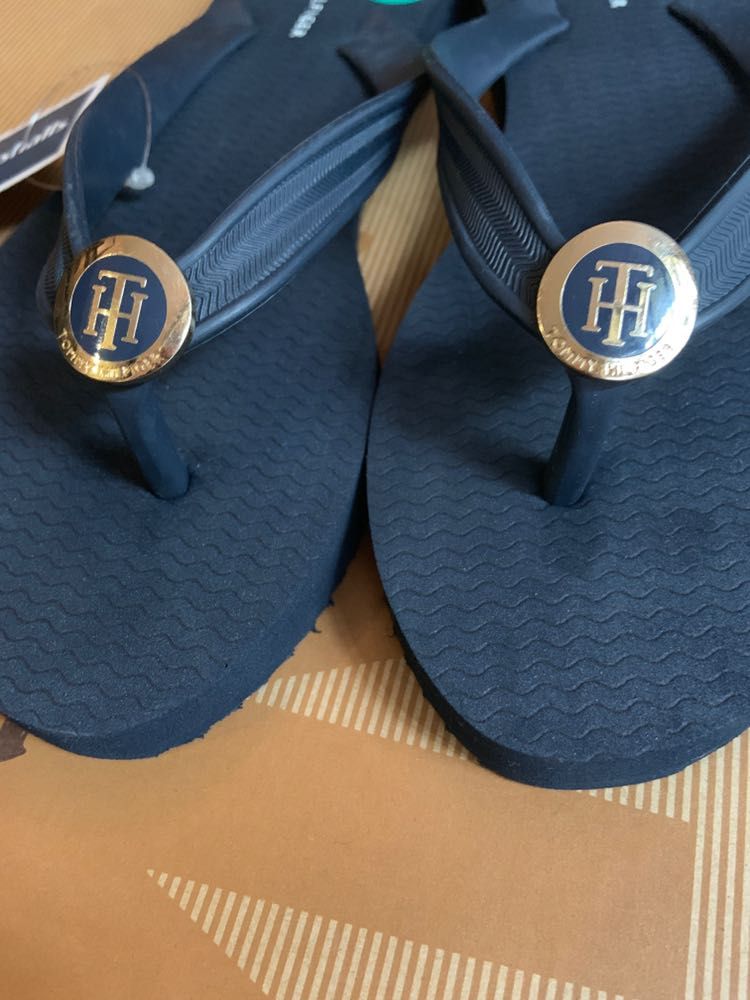 tommy hilfiger navy blue flip flops