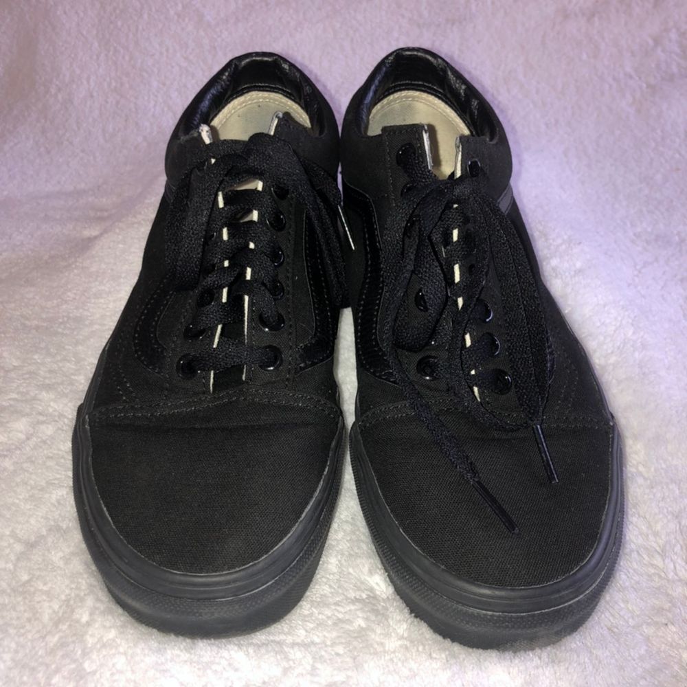 all black canvas vans