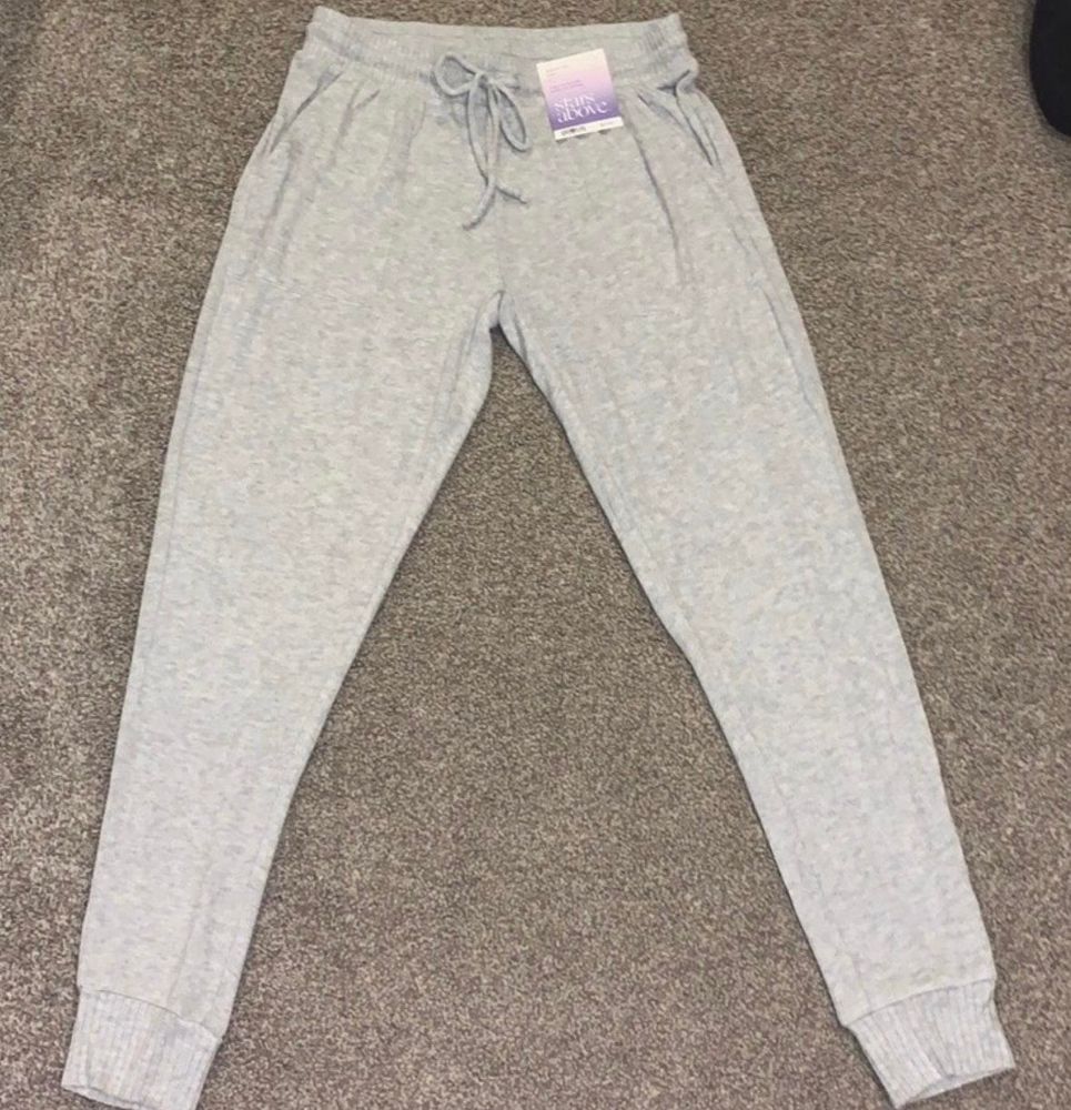 grey sweatpants with stars