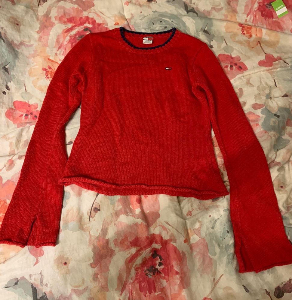 red hilfiger sweater