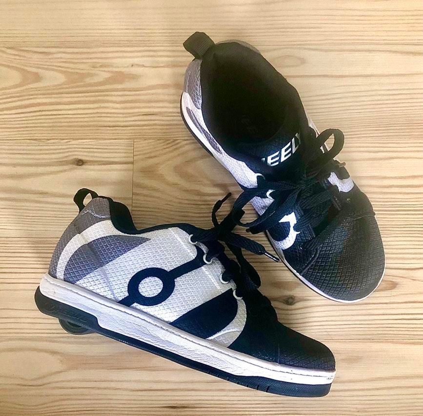 heely roller skate shoes