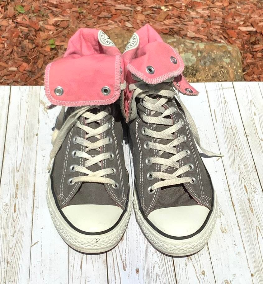 gray and pink converse