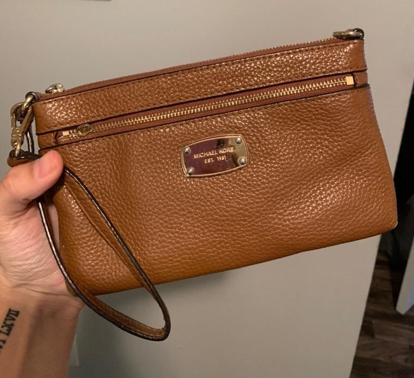 michael kors wristlet bag