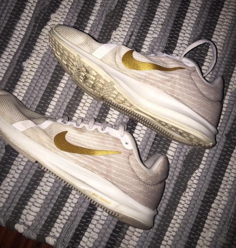 cream colored tennis shoes