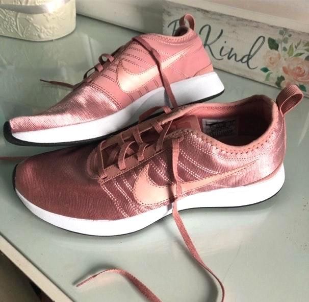 nike tennis shoes rose gold