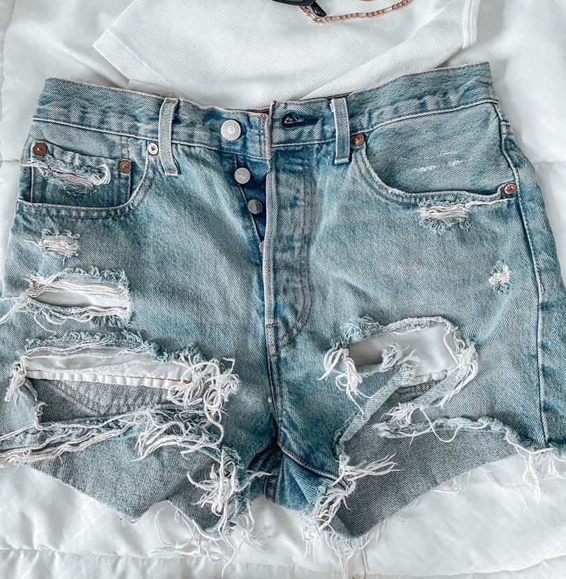 vintage distressed levi shorts