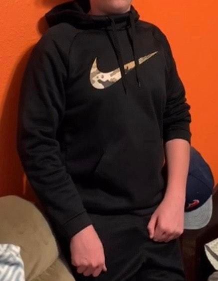nike therma fit hoodie