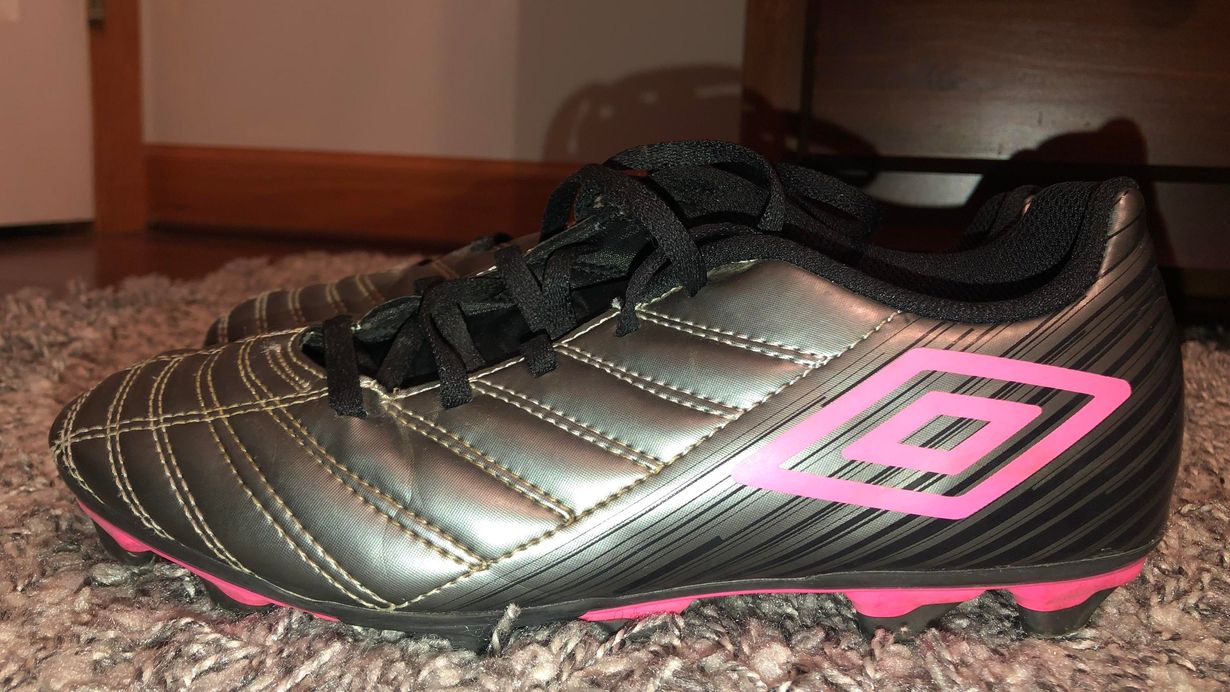 womens soccer cleats size 8.5