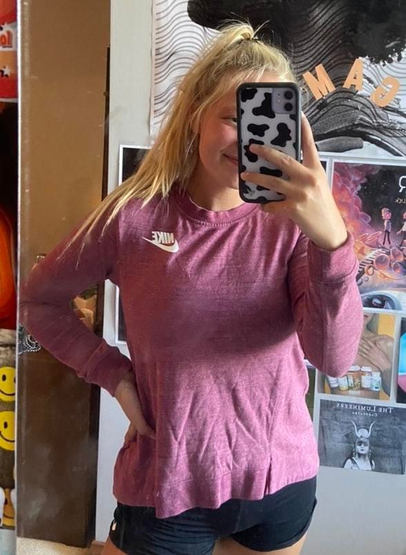 maroon nike sweatshirt