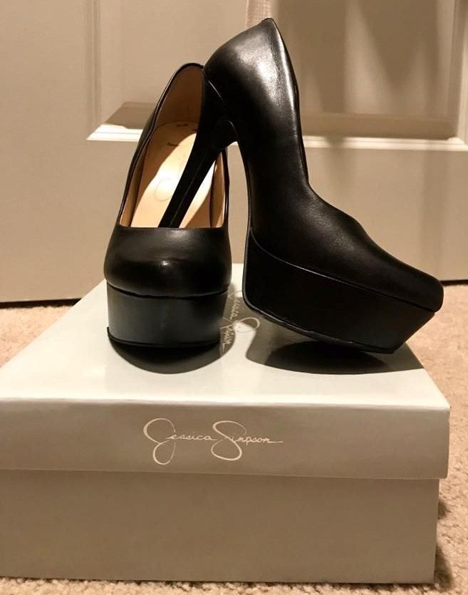 jessica simpson black pumps