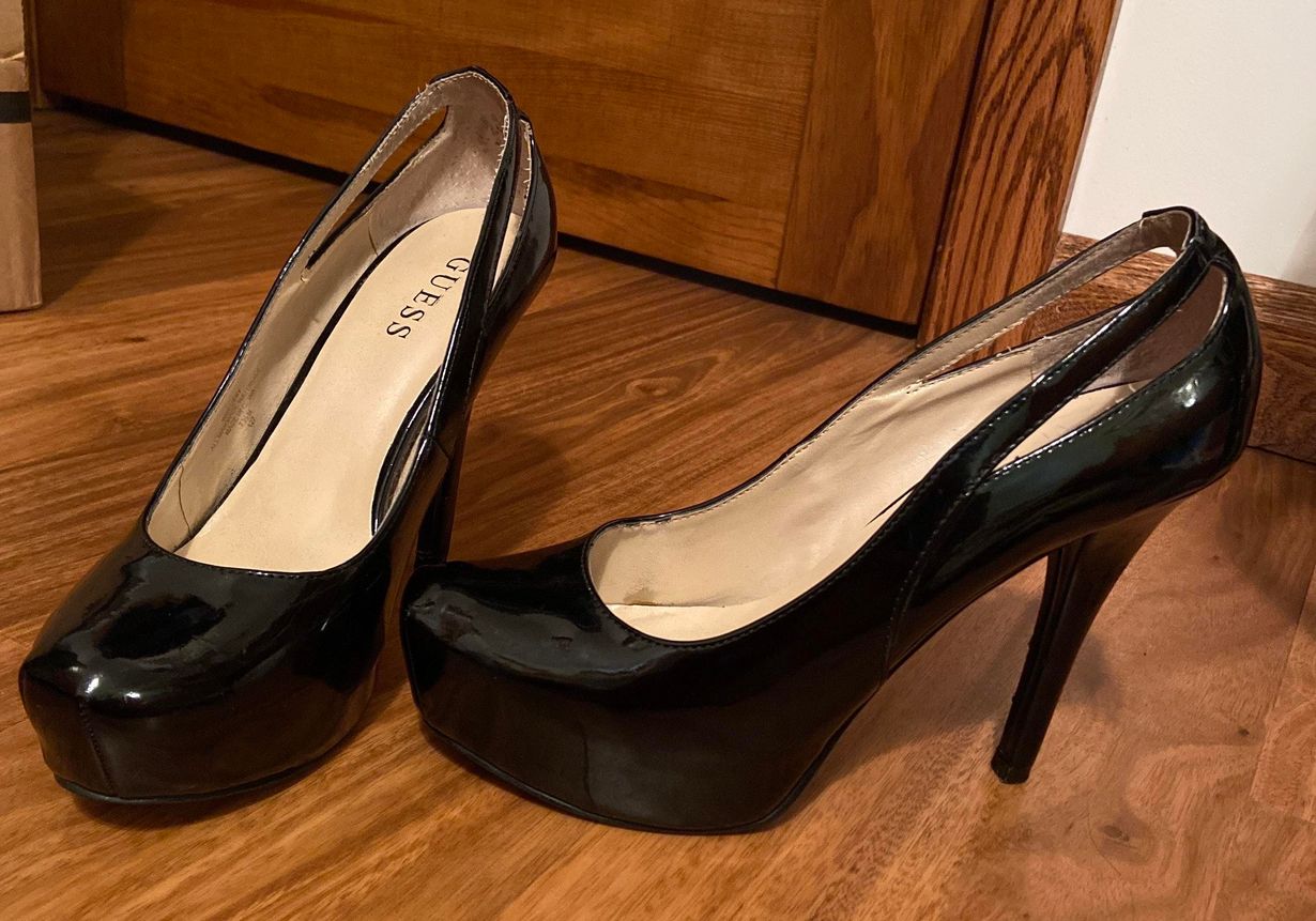 guess platform pumps
