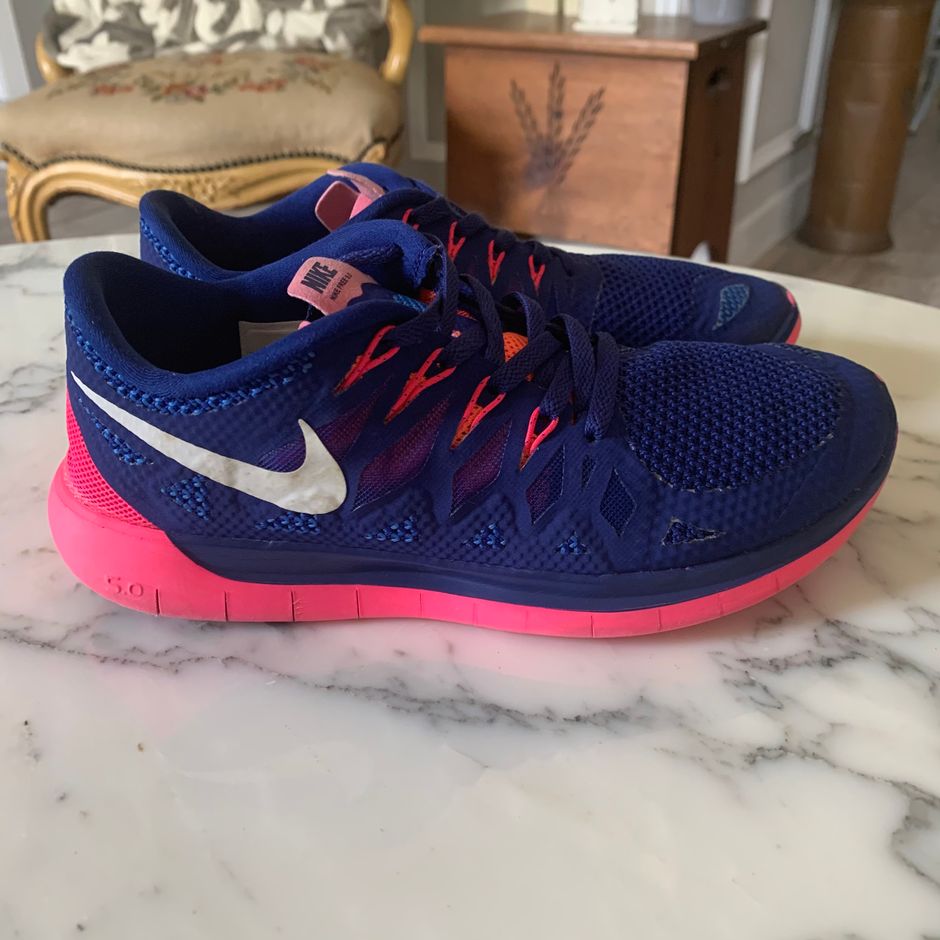 nike free run pink neon