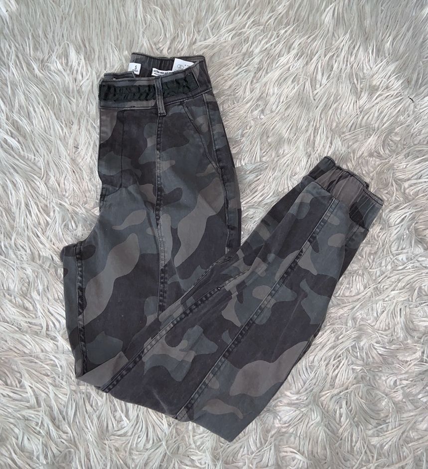 hollister womens camo pants