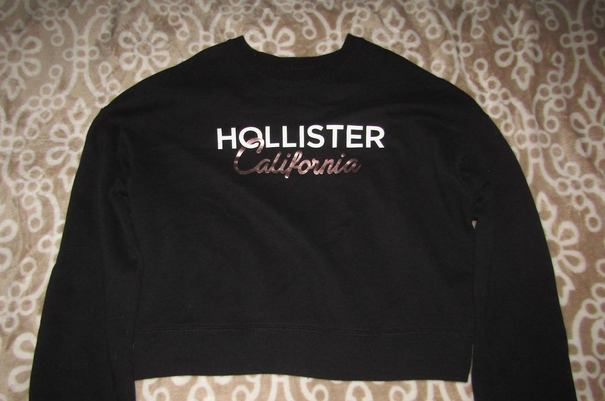 hollister cropped sweatshirt