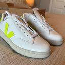 VEJA NIB Size 7  V-12 Jaune Fluo Photo 2