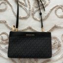 Michael Kors Crossbody Photo 2