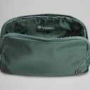 Lululemon EVERYWHERE BELT BAG tidewater teal. Photo 0