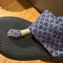 Sanuk Women’s  Blue and white stars pattern yoga sling sandals size 8 Photo 4