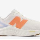 New Balance  Fresh Foam Arishi V4 Running Shoe - Women's Size 8 in Orange/white Photo 2