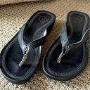 Olukai Okukai Women’s Leather Flip Flop Thong Sandals in Black with Detail. Photo 0