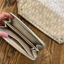Michael Kors Tote And Matching Wallet Photo 2