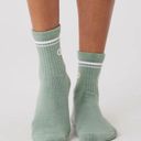 Alo Yoga NWT  Unisex Half-Crew Throwback Sock Icy Sage/White Small Photo 2