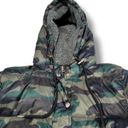 Forever 21  Jacket Size Small Puffer Jacket Full Zip Up Button Up Camouflage Camo  Photo 3