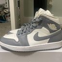 Nike Jordan 1 Mid Photo 2