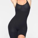 SKIMS New  Seamless Sculpt Mid-Thigh Bodysuit Onyx Size XS Photo 0