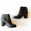 Clarks  Collection Smooth Black Leather Ankle Boot Size 9 Cushion Dress Boots Photo 9