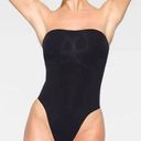 SKIMS Strapless Sculpting Bodysuit M Photo 1