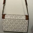 Michael Kors Crossbody Photo 3