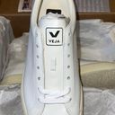 VEJA Shoes Photo 2