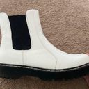 White boots Size 9 Photo 2