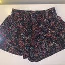 Lululemon Hotty Hot Short 2.5” Photo 0