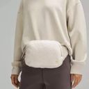 Lululemon  Everywhere Belt Bag Large 2L White Opal & Gold Plush Fleece NWT Photo 1